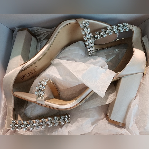 Shoes - Picture 4 of 6